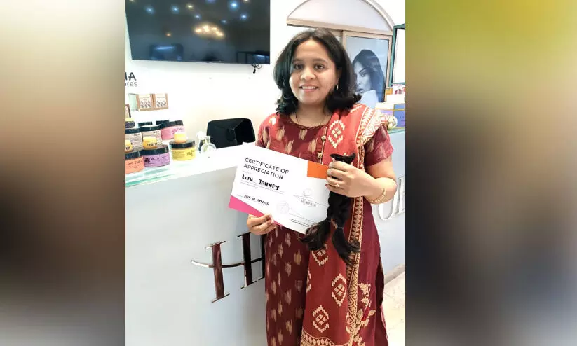 കാൻസർ രോഗികൾക്ക് മുടി ദാനംചെയ്ത് ലിജു ജോണി കാൻസർ രോഗികൾക്ക് മുടി ദാനംചെയ്ത് ലിജു ജോണി