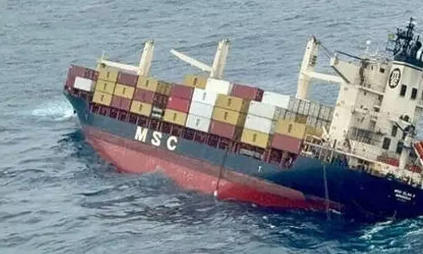 കപ്പൽ അപകടം; കണ്ടെയ്‌നറുകൾ എറണാകുളം, ആലപ്പുഴ തീരങ്ങളിൽ എത്തുമെന്ന് സൂചന