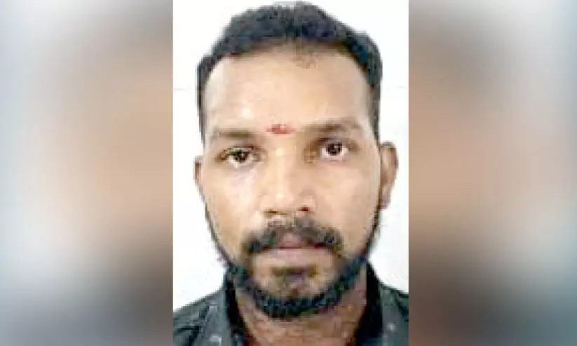 പതിനേഴുകാരിയെ പെട്രോളൊഴിച്ച് കൊലപ്പെടുത്തിയ ആൺസുഹൃത്തിന് ജീവപര്യന്തം കഠിനതടവ് പതിനേഴുകാരിയെ പെട്രോളൊഴിച്ച് കൊലപ്പെടുത്തിയ ആൺസുഹൃത്തിന് ജീവപര്യന്തം കഠിനതടവ്