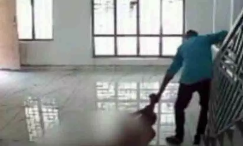 ഹോം നേഴ്സിന്റെ മർദനം; ചികിത്സയിലായിരുന്ന അൽഷിമേഴ്സ് രോഗി മരിച്ചു ഹോം നേഴ്സിന്റെ മർദനം; ചികിത്സയിലായിരുന്ന അൽഷിമേഴ്സ് രോഗി മരിച്ചു