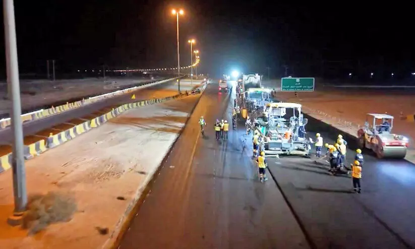 അ​ബ്ദ​ലി റോ​ഡ് അ​റ്റ​കു​റ്റ​പ്പ​ണി തു​ട​ങ്ങി; റോ​ഡ് ന​വീ​ക​ര​ണ പ്ര​ക്രി​യ പു​രോ​ഗ​മി​ക്കു​ന്നു