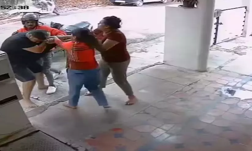 ലൊക്കേഷൻ തെറ്റായി നൽകി; ഡെലിവറി ബോയ് ഉപഭോക്താവിനെ മർദിച്ചു