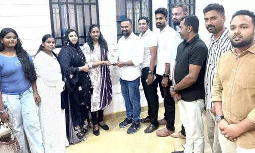 ഐ.​വൈ.​സി.​സി ബ​ഹ്‌​റൈ​ൻ അ​നി​ത ഡേ​വി​ഡി​ന് യാ​ത്ര​യ​യ​പ്പ് ന​ൽ​കി