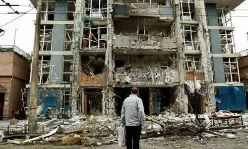 യുക്രെയ്‌നിലുടനീളം ഒറ്റരാത്രികൊണ്ട് ആക്രമണം   ശക്തമാക്കി റഷ്യ; നിരവധി മരണം