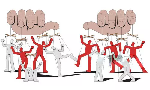 പു​ഴു​ക്ക​ളും മ​നു​ഷ്യ​രും