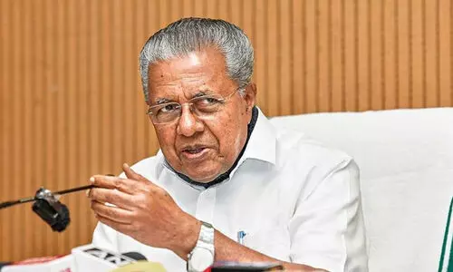 ആർ.എസ്.എസുകാരൻ സംഘടിപ്പിക്കുന്ന പരിപാടിയായി അത് മാറി, നമ്മുടെ ഗവർണർ അങ്ങനെയായി പോകരുതായിരുന്നു; രാജ്ഭവനിലെ പ്രഭാഷണത്തെ വിമർശിച്ച് മുഖ്യമന്ത്രി