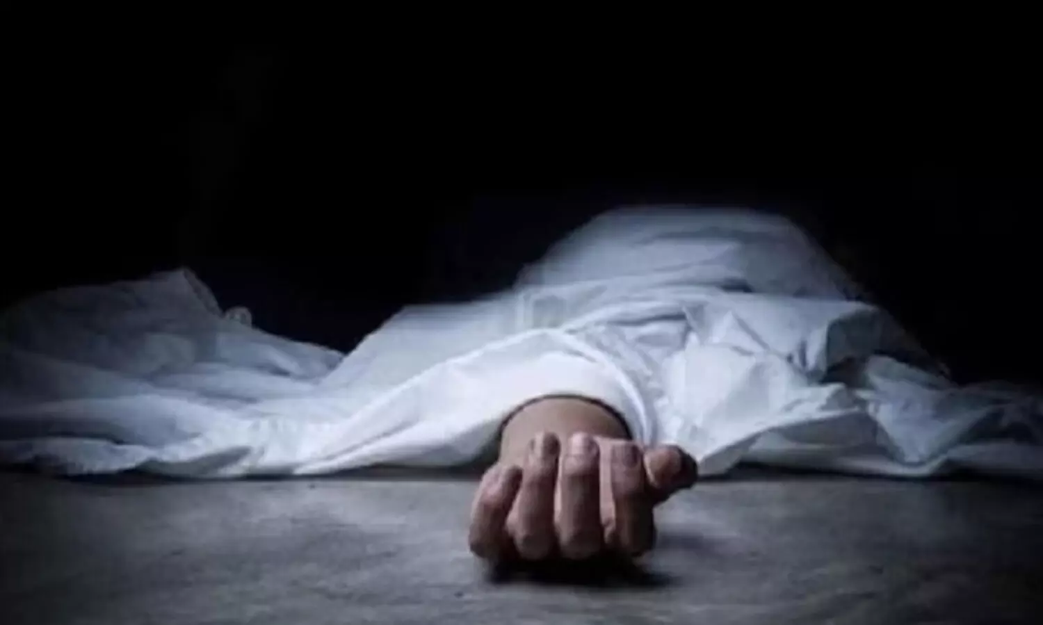 ചാ​രാ​യ​വാ​റ്റ് കേ​ന്ദ്ര​ത്തി​ൽ മ​ല​യാ​ളി​ക​ൾ മ​രി​ച്ചു;  മൃ​ത​ദേ​ഹ​ങ്ങ​ൾ നാ​ട്ടി​ലേ​ക്ക് കൊ​ണ്ടു​പോ​കും