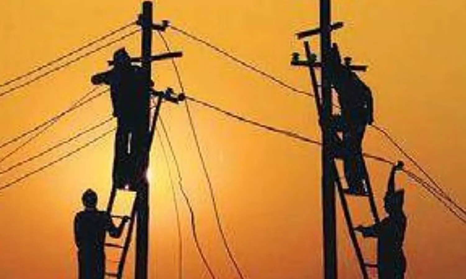 ശക്തമായ കാറ്റും മഴയും തുടരുന്നു; കെ.എസ്.ഇ.ബിക്ക് നഷ്ടം 56.77 കോടി രൂപ, 1596 ഹൈടെൻഷൻ പോസ്റ്റുകളും, 10573 ലോ ടെൻഷൻ  പോസ്റ്റുകളും തകർന്നു