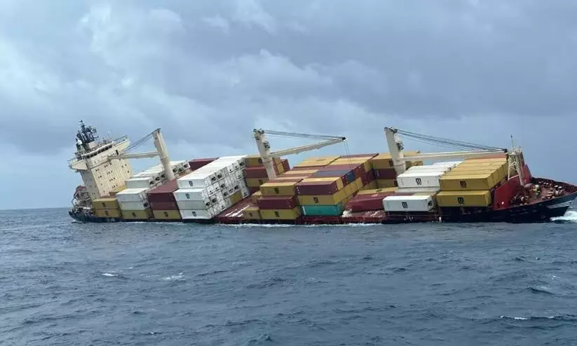 കണ്ടെയ്നറുകൾ കടലിൽ വീണ് അപകടങ്ങളുണ്ടാകാൻ കാരണം കടലും കപ്പലും കണ്ടെയ്നറുമാകാം