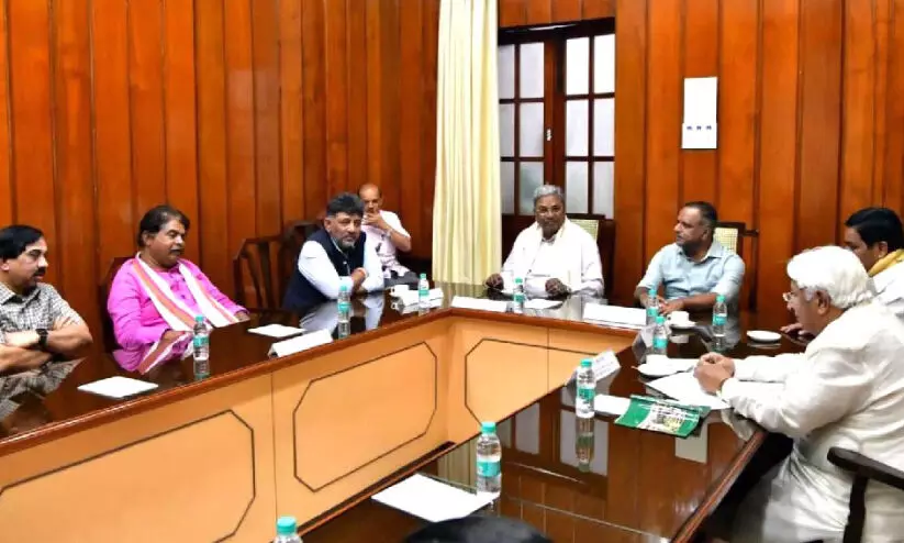 18 ബി.ജെ.പി എം.എൽ.എമാരുടെ സസ്പെൻഷൻ പിൻവലിച്ചു 18 ബി.ജെ.പി എം.എൽ.എമാരുടെ സസ്പെൻഷൻ പിൻവലിച്ചു