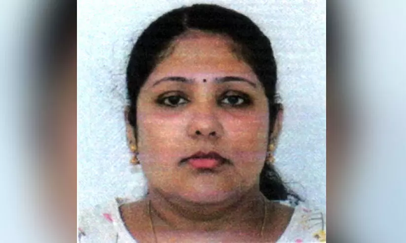 മാ​ൻ​ഹോ​ളി​ൽ വീ​ണ് ചി​കി​ത്സ​യി​ലി​രു​ന്ന മ​ല​യാ​ളി ന​ഴ്സ് സ​ലാ​ല​യി​ൽ മ​രി​ച്ചു