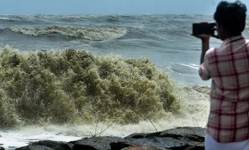 കലിതുള്ളി കാലവർഷം; മ​ര​ണം അഞ്ചായി, ജി​ല്ല​യി​ൽ വ​ൻ കൃ​ഷി നാ​ശം