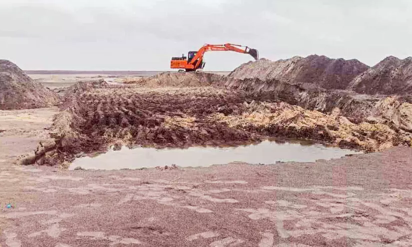 തോട്ടപ്പള്ളിയിൽ പൊഴി മുറിക്കൽ തുടങ്ങി