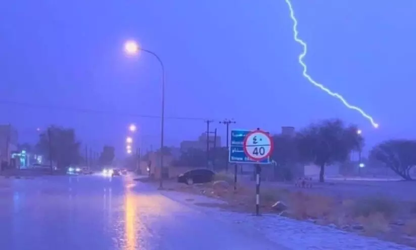 ഒമാനിൽ ഇന്ന് ഇടിമിന്നലോടുകൂടിയ മഴക്ക് സാധ്യത