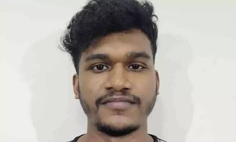 പതിവില്ലാത്ത വിധം അകത്ത് ലൈറ്റുണ്ടായിരുന്നു, വാതിൽ പുറത്ത് നിന്ന് പൂട്ടിയിരുന്നു, മറ്റൊരു താക്കോലെടുത്ത് വീട് തുറന്നപ്പോൾ കണ്ടത് തല പൊട്ടി രക്തം വാർന്നൊഴുകിയ സഹോദരിയെ; ബന്ധുവിന്റെ സുഹൃത്ത് പിടിയിൽ പതിവില്ലാത്ത വിധം അകത്ത് ലൈറ്റുണ്ടായിരുന്നു, വാതിൽ പുറത്ത് നിന്ന് പൂട്ടിയിരുന്നു, മറ്റൊരു താക്കോലെടുത്ത് വീട് തുറന്നപ്പോൾ കണ്ടത് തല പൊട്ടി രക്തം വാർന്നൊഴുകിയ സഹോദരിയെ; ബന്ധുവിന്റെ സുഹൃത്ത് പിടിയിൽ