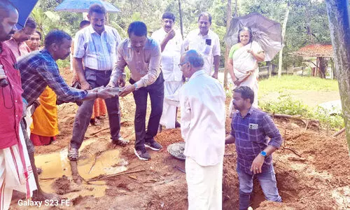 ബ​ഹ്റൈ​ൻ കേ​ര​ളീ​യ സ​മാ​ജം നി​ർ​മി​ക്കു​ന്ന വീ​ടി​ന് ത​റ​ക്ക​ല്ലി​ട്ടു