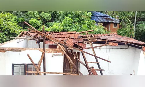 ഇടമുറിയാതെ... കെടുതി...; കനത്ത മ​ഴ​യി​ൽ വ്യാ​പ​ക നാ​ശം