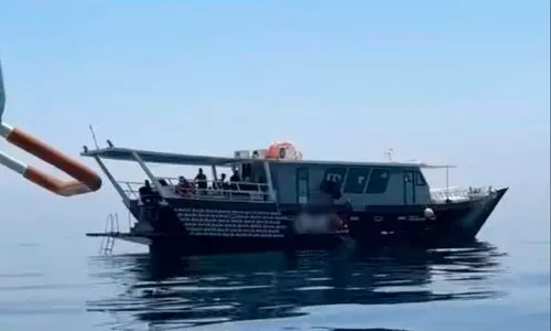 കടലിൽ ബോട്ട് തകരാറിലായി; യാത്രക്കാരെ രക്ഷപ്പെടുത്തി കടലിൽ ബോട്ട് തകരാറിലായി; യാത്രക്കാരെ രക്ഷപ്പെടുത്തി