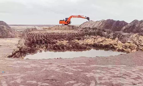 തോട്ടപ്പള്ളിയിൽ പൊഴി മുറിക്കൽ തുടങ്ങി