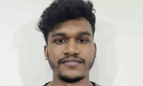 പതിവില്ലാത്ത വിധം അകത്ത് ലൈറ്റുണ്ടായിരുന്നു,  വാതിൽ പുറത്ത് നിന്ന് പൂട്ടിയിരുന്നു, മറ്റൊരു താക്കോലെടുത്ത് വീട് തുറന്നപ്പോൾ കണ്ടത് തല പൊട്ടി രക്തം വാർന്നൊഴുകിയ സഹോദരിയെ;  ബന്ധുവിന്റെ സുഹൃത്ത് പിടിയിൽ