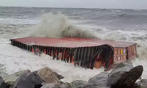 ക​ണ്ടെ​യ്ന​റു​ക​ൾ നീ​ക്കം ചെ​യ്യാ​ൻ റാ​പി​ഡ് റെ​സ്പോ​ൺ​സ് ടീം