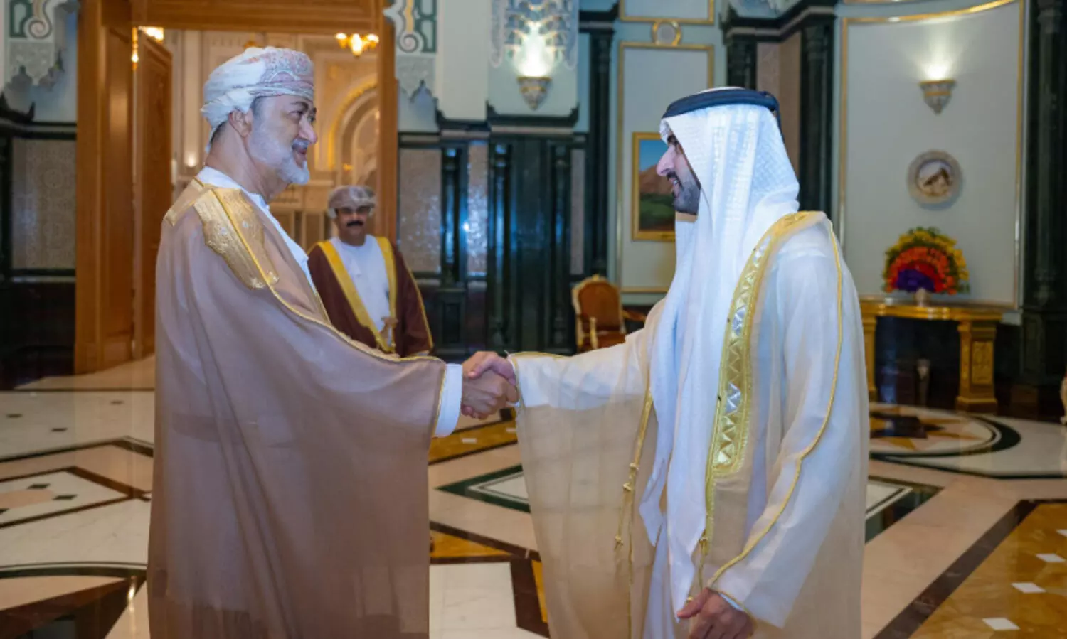 സ​ഹ​ക​ര​ണം ശ​ക്ത​മാ​ക്കി ശൈ​ഖ്​ ഹം​ദാ​ൻ ഒ​മാ​നി​ൽ