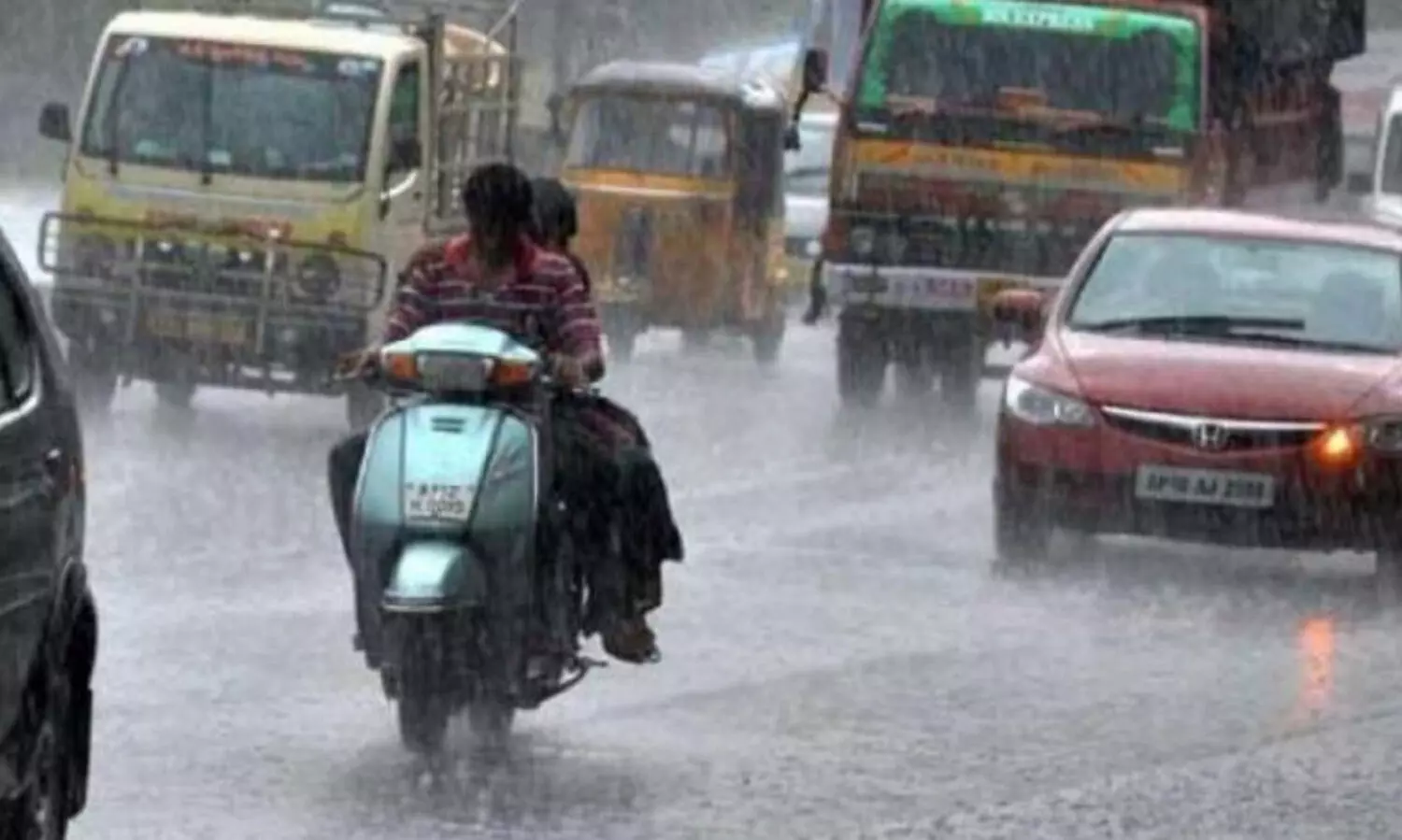 കു​ട​കി​ൽ ക​ന​ത്ത മ​ഴ​യി​ൽ നാ​ശം; വാ​ഹ​ന​ങ്ങ​ൾ​ക്ക് നി​യ​ന്ത്ര​ണം