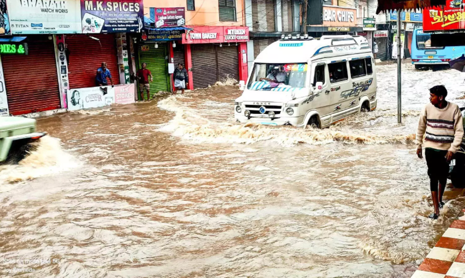 കനത്ത മഴ: കുമളി ടൗണിൽ വെള്ളം കയറി