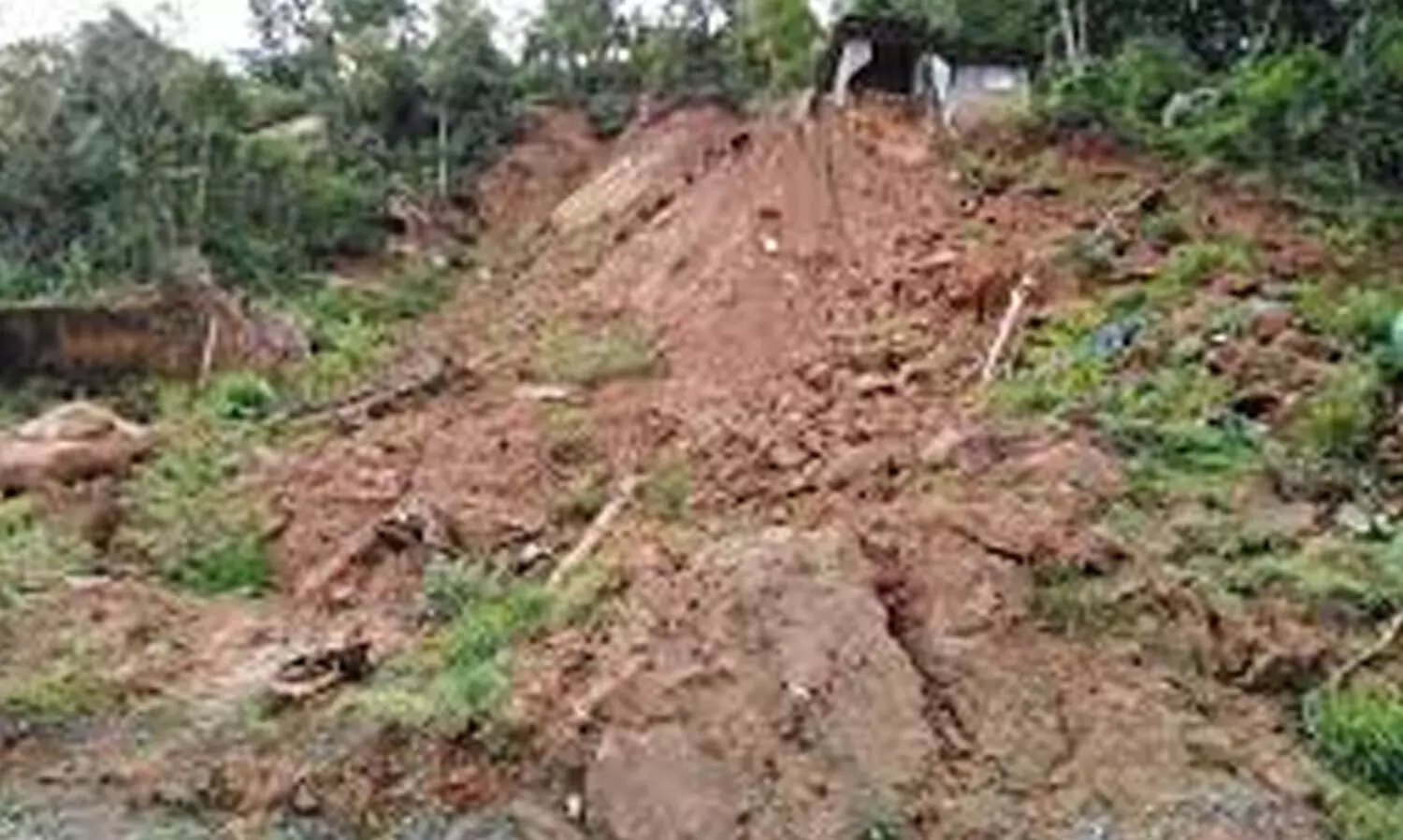 ഉരുൾപൊട്ടിയ മേഖലകളിൽ കനത്ത ജാഗ്രത