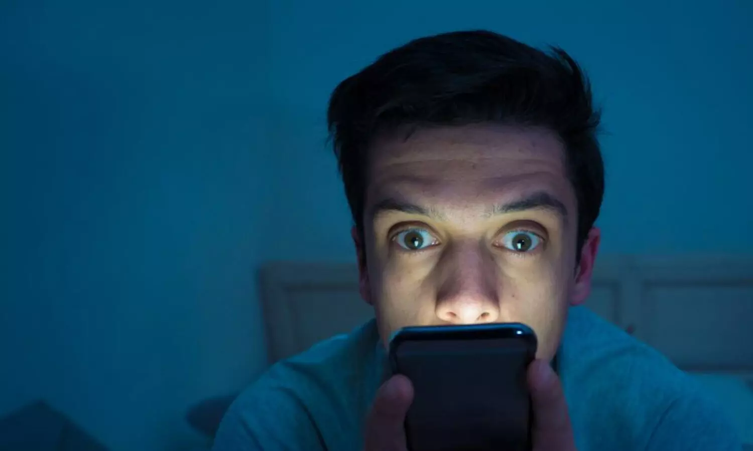 മൊബൈൽ ഫോൺ ആസക്തി എങ്ങനെ തിരിച്ചറിയാം? പ്രതിരോധിക്കാം!