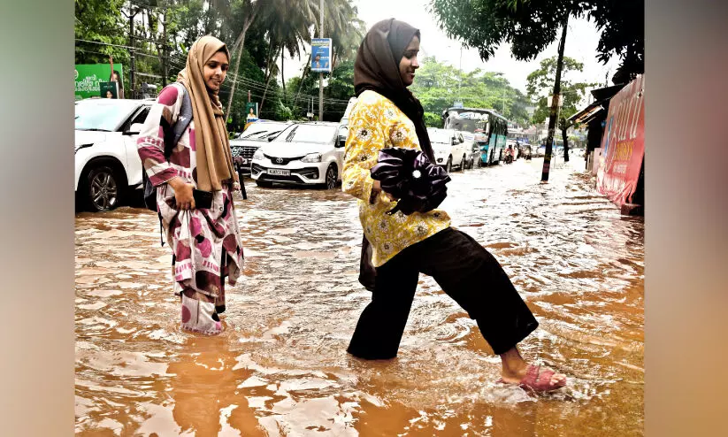 തോ​രാമ​ഴ... മാ​റാ​തെ ദു​രി​തം