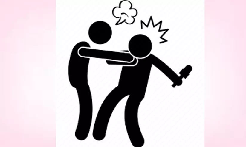 നിർമാണ പ്രവർത്തനങ്ങളിലെ അഴിമതി റിപ്പോർട്ട് ചെയ്യുന്നതിനിടെ മാധ്യമ പ്രവർത്തകന് മർദനം