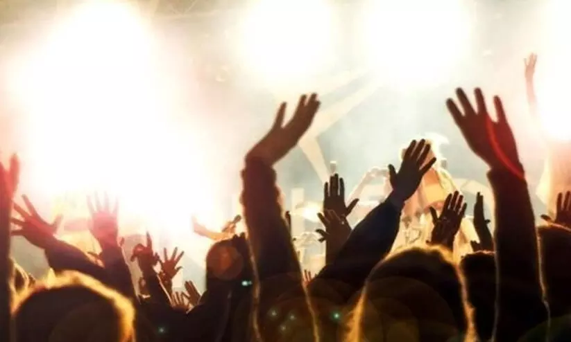 പി​റ​ന്നാ​ൾ ആ​ഘോ​ഷ​ത്തി​ൽ ല​ഹ​രി പാ​ർ​ട്ടി; 31 പേ​ർ അ​റ​സ്റ്റി​ൽ