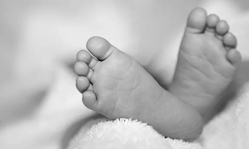 അഴുക്കു തുണിയിൽ പൊതിഞ്ഞ് നവജാത ശിശുവിനെ ഉപേക്ഷിക്കാൻ ശ്രമം; 28 കാരൻ അറസ്റ്റിൽ