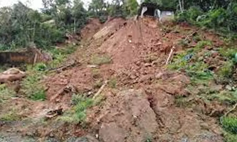 ഉരുൾപൊട്ടിയ മേഖലകളിൽ കനത്ത ജാഗ്രത