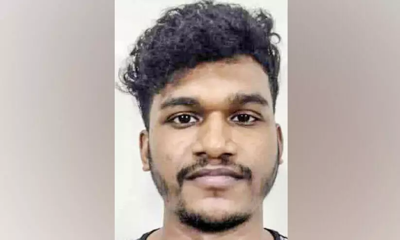 റിട്ട. അധ്യാപികയെ തലക്കടിച്ച് ആഭരണങ്ങൾ കവർന്ന് കടന്നയാൾ പിടിയിൽ റിട്ട. അധ്യാപികയെ തലക്കടിച്ച് ആഭരണങ്ങൾ കവർന്ന് കടന്നയാൾ പിടിയിൽ