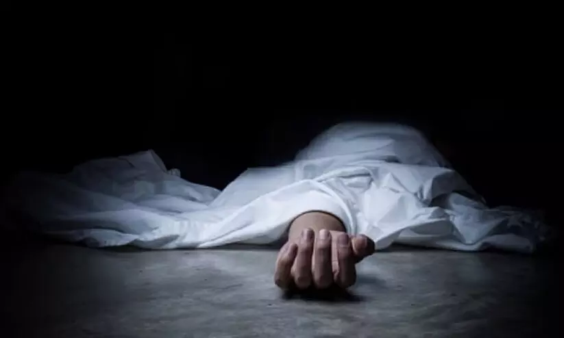 ബഹുനില കെട്ടിടത്തിൽ നിന്ന് ചാടി യുവതി ജീവനൊടുക്കി: ശരീരം രണ്ടായി പിളർന്നു; സംഭവം മുംബൈയിൽ ബഹുനില കെട്ടിടത്തിൽ നിന്ന് ചാടി യുവതി ജീവനൊടുക്കി: ശരീരം രണ്ടായി പിളർന്നു; സംഭവം മുംബൈയിൽ