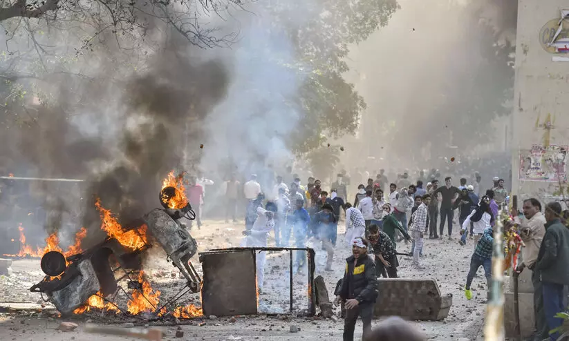 ഡൽഹി കലാപം: വാട്സ്ആപ് ചാറ്റുകൾ തെളിവല്ലെന്ന്; കൊലക്കേസ് പ്രതികളെ വെറു​തെവിട്ട് കോടതി