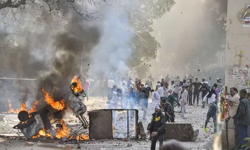 ഡൽഹി കലാപം: വാട്സ്ആപ് ചാറ്റുകൾ തെളിവല്ലെന്ന്; കൊലക്കേസ് പ്രതികളെ വെറു​തെവിട്ട് കോടതി