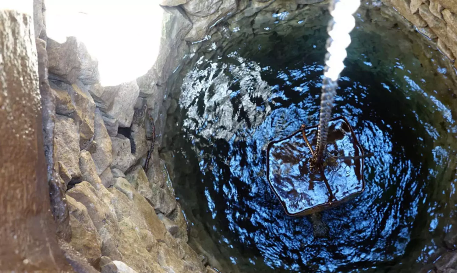 കി​ണ​ർ വെ​ള്ള​ത്തി​ൽ രാ​സ​മാ​ലി​ന്യം; കാ​ങ്കോ​ലി​ൽ വീ​ട്ടു​കാ​രു​ടെ കു​ടി​വെ​ള്ളം മു​ട്ടി