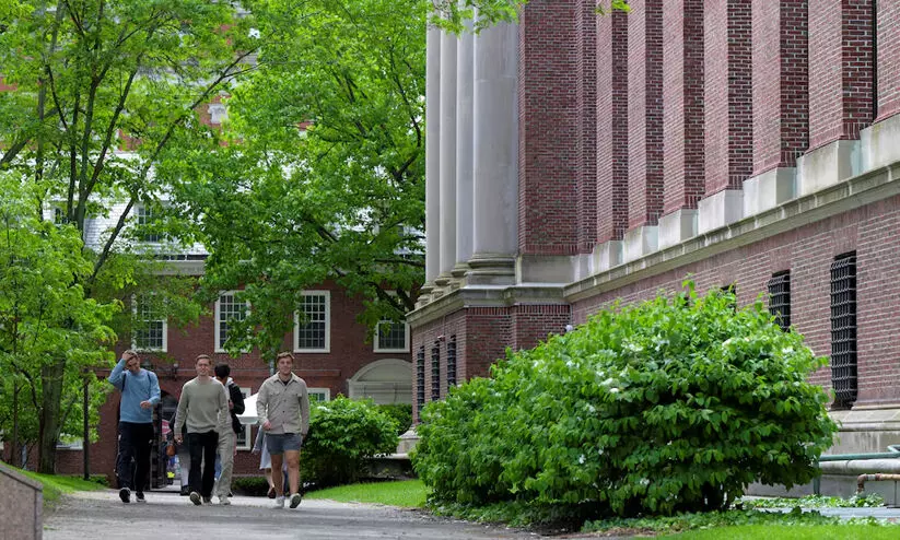 വിദേശ വിദ്യാർഥികൾക്കുള്ള വിസ ഇന്റർവ്യുകൾ താൽക്കാലികമായി നിർത്തി യു.എസ്; സമൂഹമാധ്യമ പരിശോധനക്കെന്ന് റിപ്പോർട്ട് വിദേശ വിദ്യാർഥികൾക്കുള്ള വിസ ഇന്റർവ്യുകൾ താൽക്കാലികമായി നിർത്തി യു.എസ്; സമൂഹമാധ്യമ പരിശോധനക്കെന്ന് റിപ്പോർട്ട്