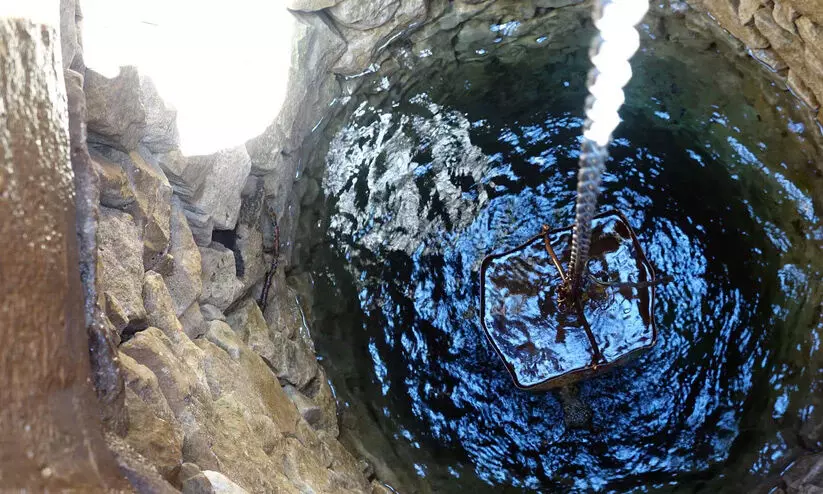 കി​ണ​ർ വെ​ള്ള​ത്തി​ൽ രാ​സ​മാ​ലി​ന്യം; കാ​ങ്കോ​ലി​ൽ വീ​ട്ടു​കാ​രു​ടെ കു​ടി​വെ​ള്ളം മു​ട്ടി