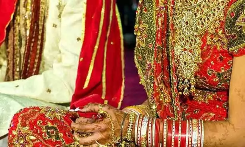 ഒമ്പതു വർഷത്തെ പ്രണയം, രഹസ്യ വിവാഹം; ഒടുവിൽ വ്യത്യസ്ത മതത്തിൽപെട്ട പെൺകുട്ടിയെ തട്ടിക്കൊണ്ടുപോയെന്ന പരാതിയിൽ യുവാവ് അറസ്റ്റിൽ ഒമ്പതു വർഷത്തെ പ്രണയം, രഹസ്യ വിവാഹം; ഒടുവിൽ വ്യത്യസ്ത മതത്തിൽപെട്ട പെൺകുട്ടിയെ തട്ടിക്കൊണ്ടുപോയെന്ന പരാതിയിൽ യുവാവ് അറസ്റ്റിൽ