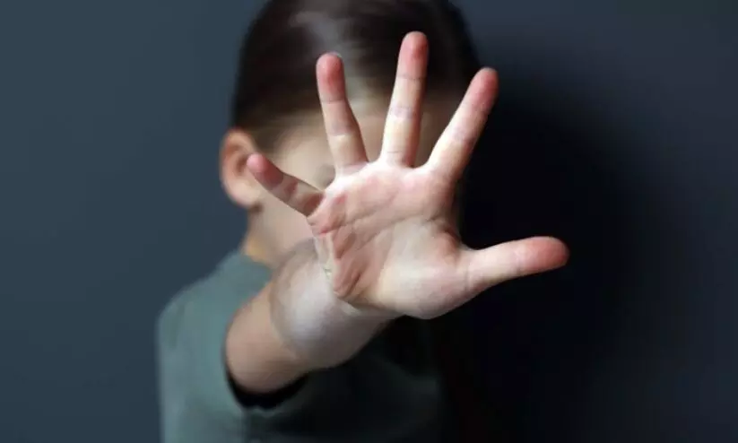 ആഗ്രയിൽ അഞ്ച് വയസ്സുകാരിയെ ക്ഷേത്രത്തിനുള്ളിൽ ബലാത്സംഗം ചെയ്തു; പ്രതി പിടിയിൽ ആഗ്രയിൽ അഞ്ച് വയസ്സുകാരിയെ ക്ഷേത്രത്തിനുള്ളിൽ ബലാത്സംഗം ചെയ്തു; പ്രതി പിടിയിൽ