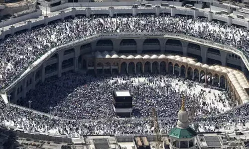 തീ​ർ​ഥാ​ട​ക സേ​വ​നം ത​ല​മു​റ​ക​ളാ​യി കൈ​മാ​റ്റം ചെ​യ്യ​പ്പെ​ടു​ന്ന ബ​ഹു​മ​തി​