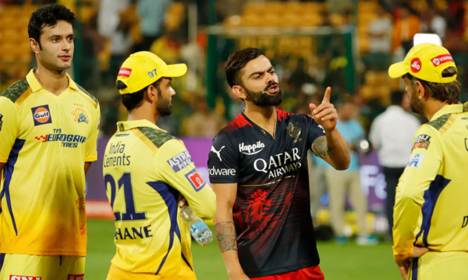 ‘ഗ്രൗണ്ടിലേക്ക് അതിക്രമിച്ചു കയറിയ ധോണിയെ വിലക്കിയോ? അമ്പയറുമായി കൊമ്പുകോർത്തതിന് കോഹ്ലിയെയോ? ’ ബി.സി.സി.ഐക്ക് ഇരട്ട നീതിയെന്ന് മുൻ ഇന്ത്യൻ ഓപ്പണർ