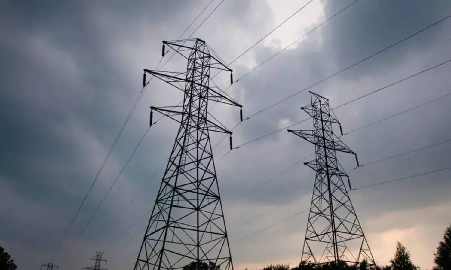 കനത്ത മഴയിൽ കെ.എസ്.ഇ.ബിക്ക് 120.81 കോടി രൂപയുടെ നഷ്ടം; 57,33,195 ഉപഭോക്താക്കൾക്ക് വൈദ്യുതി തടസ്സം നേരിട്ടു