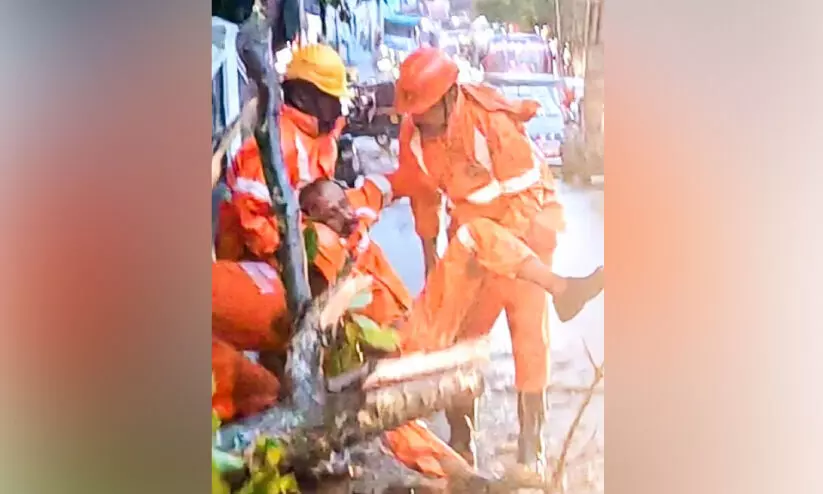 തോരാതെ മഴ; ജി​ല്ല​യി​ൽ ഇ​തു​വ​രെ ഭാ​ഗി​ക​മാ​യി ത​ക​ർ​ന്ന​ത് 48 വീ​ട്​​