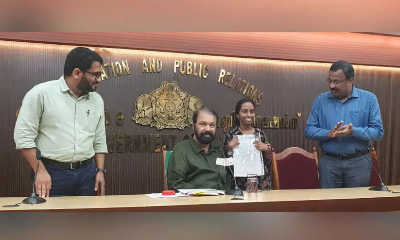 സംസ്ഥാന സ്‌കൂൾ പ്രവേശനോത്സവം ജൂൺ രണ്ടിന്:   ചരിത്രത്തിലാദ്യമായി വിദ്യാർഥിനിയുടെ കവിത പ്രവേശനോത്സവ ഗാനം