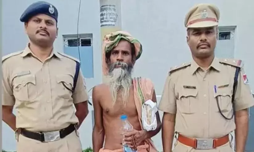 ദൈവ തുല്യരായവർക്ക് ടിക്കറ്റ് വേണ്ട, എന്നിട്ടും ട്രെയിനിൽ നിന്ന് ഇറക്കിവിട്ടു, അതിന്റെ പ്രതികാരമായാണ് ട്രെയിൻ അട്ടിമറിക്കാൻ ശ്രമിച്ചത്; അറസ്റ്റിലായ ആൾദൈവം